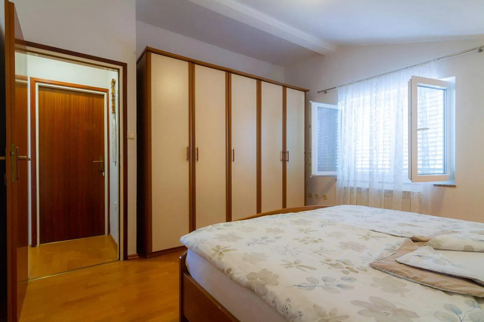 Apartments Frankica Palit