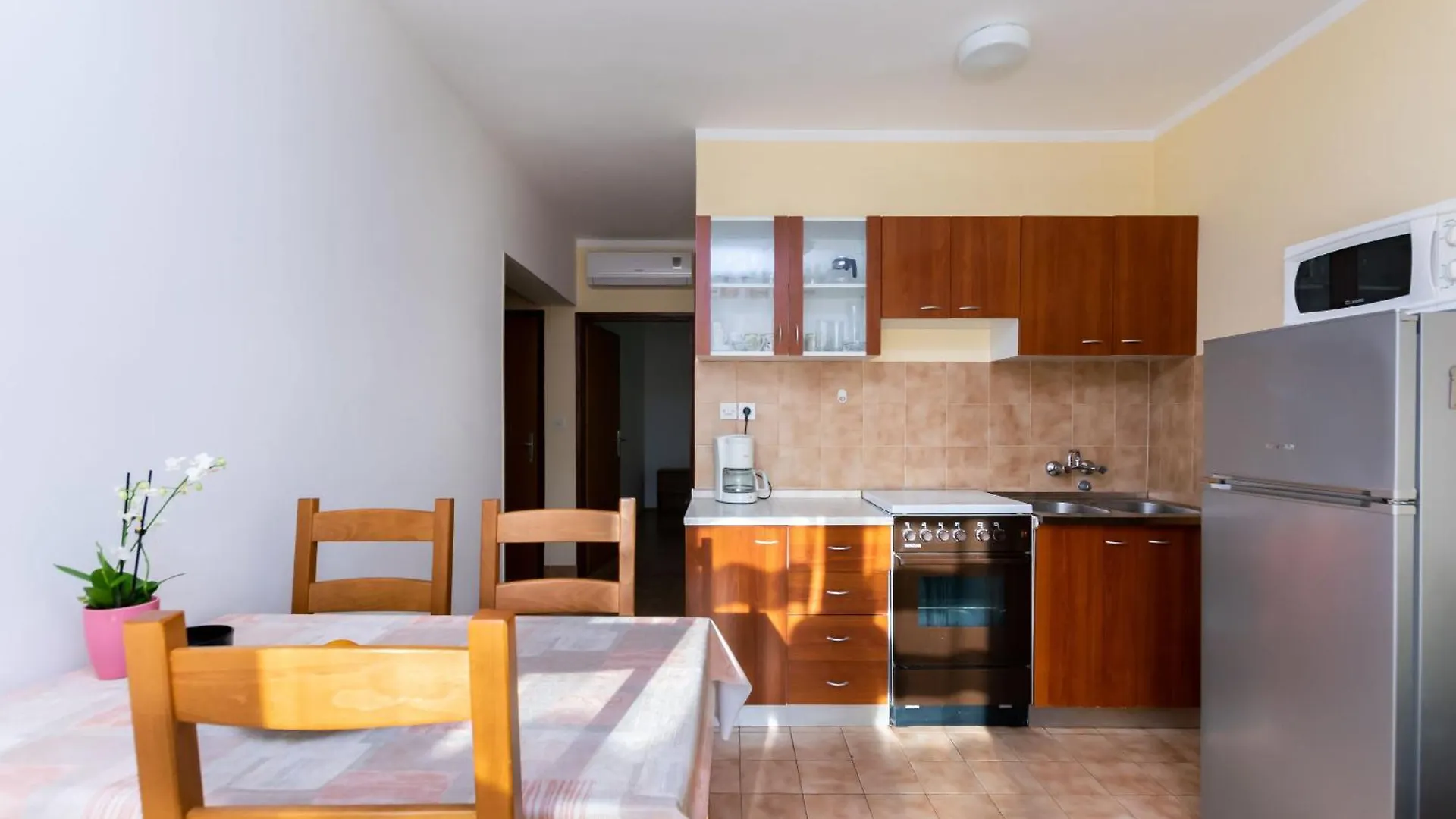 Apartments Frankica Palit