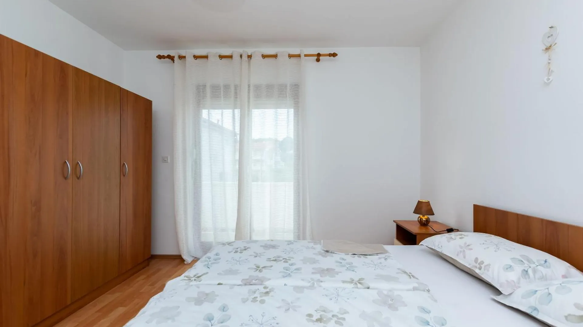 Apartments Frankica Palit