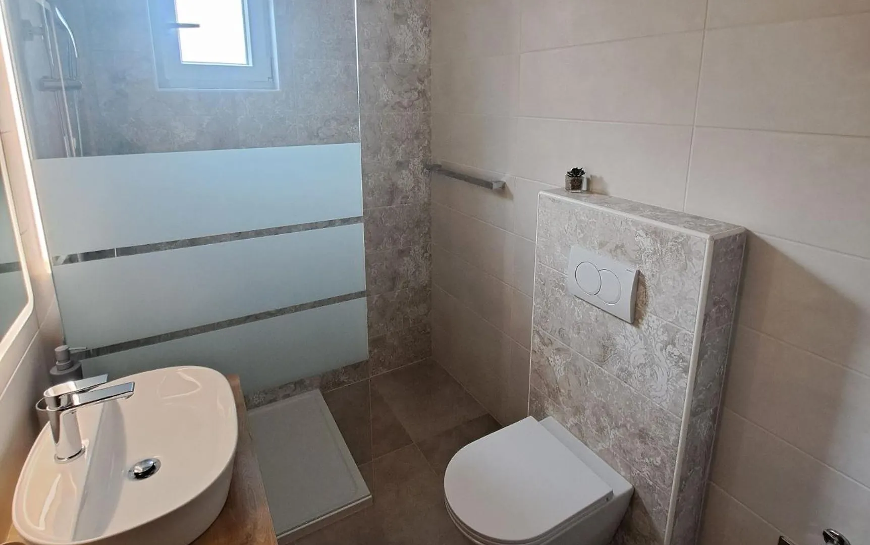 Apartments Frankica Palit